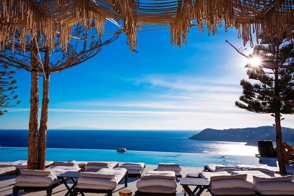Pool und Meerblick vom Myconian Utopia Relais & Chateaux